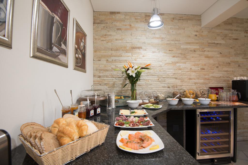 Montebello Guesthouse Виндхук Экстерьер фото