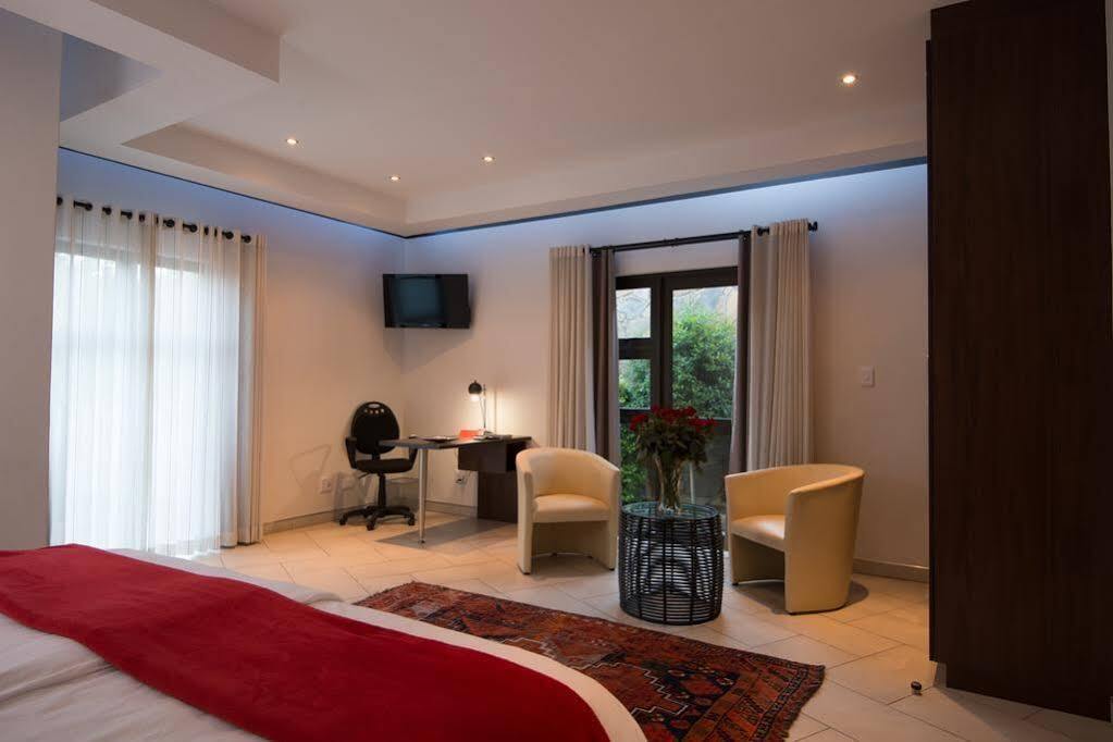 Montebello Guesthouse Виндхук Экстерьер фото
